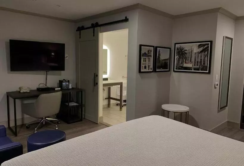 اتاق استاندارد با تخت بزرگ برای معلولان, Best Western Plus Executive Suites