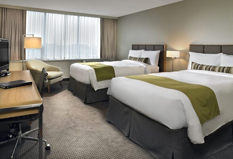 带2个双人床的标准工作室, Coast Chilliwack Hotel By Apa