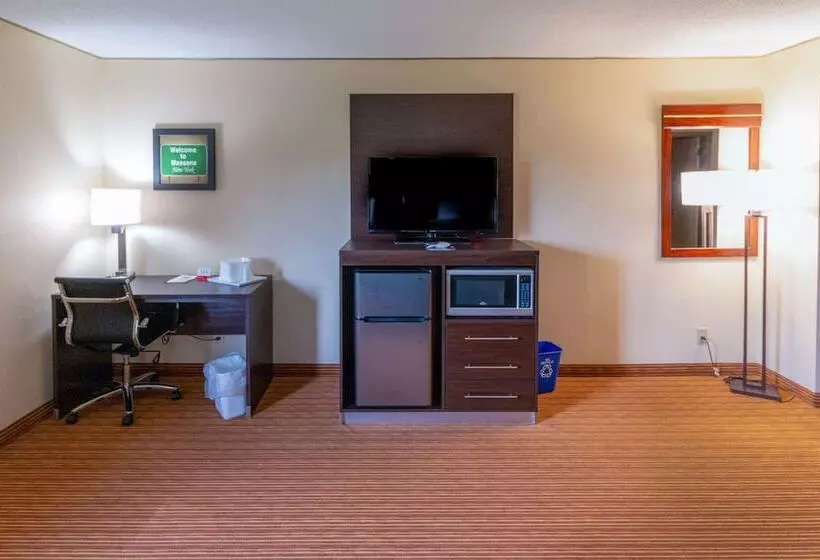 Sviitti, Econo Lodge Massena Hwy 37