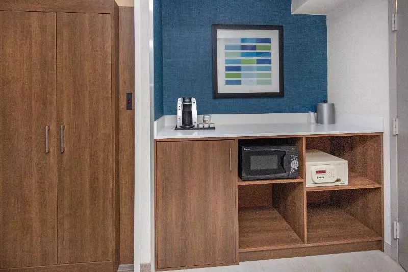 身障者適用スイートルーム, Holiday Inn Express San Diego Airport Old Town, An Ihg