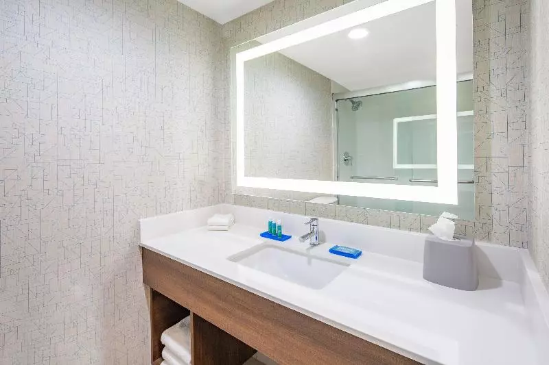 キングサイズベッドのエクゼクティブルーム, Holiday Inn Express San Diego Airport Old Town, An Ihg