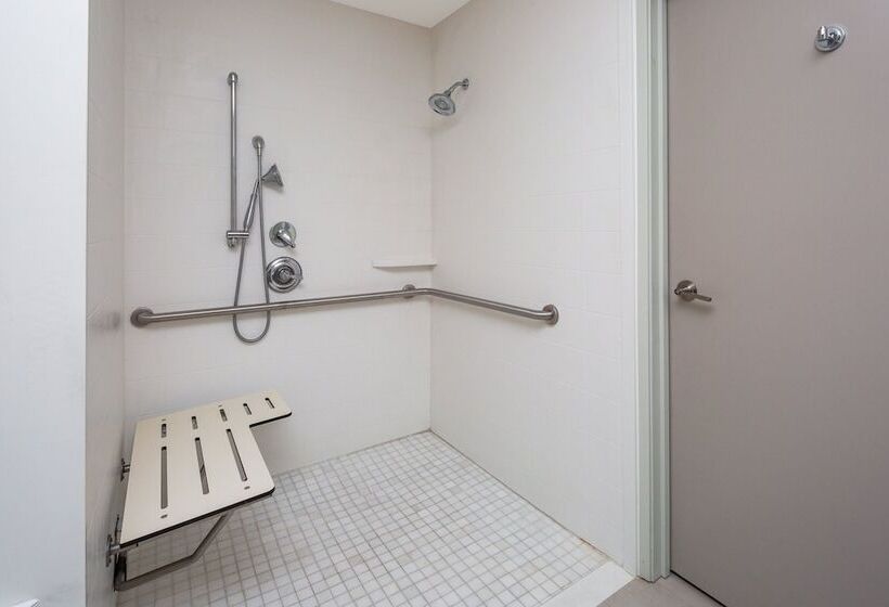 适合残疾人士使用的套间, Holiday Inn Express San Diego Airport Old Town, An Ihg