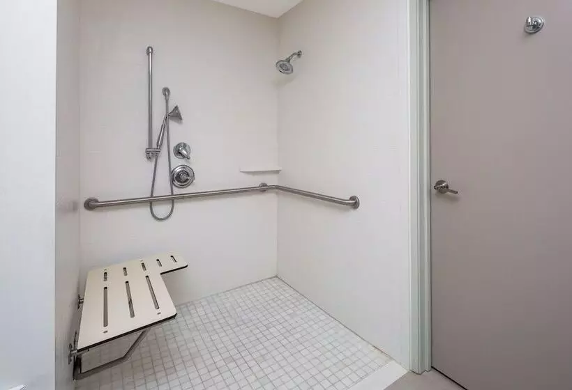 身障者適用スイートルーム, Holiday Inn Express San Diego Airport Old Town, An Ihg
