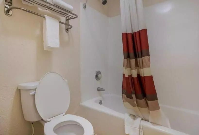 Superior-huone King-vuode, Red Roof Inn & Suites Statesboro University