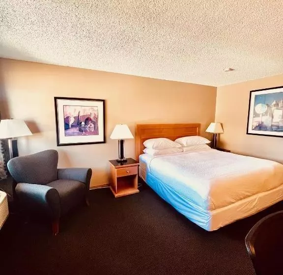 سوئیت با تخت بزرگ, Royal Hotel Lloydminster