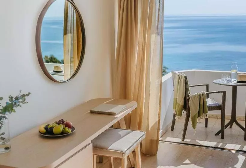 اتاق اساندارد با چشم‌انداز جانبی به دریا, Alion Beach