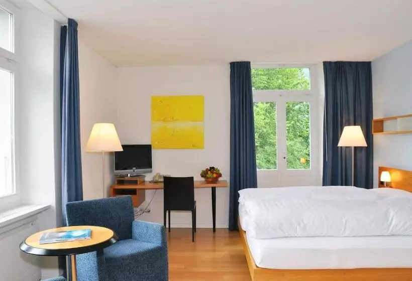 Komfort Zimmer, Fravi