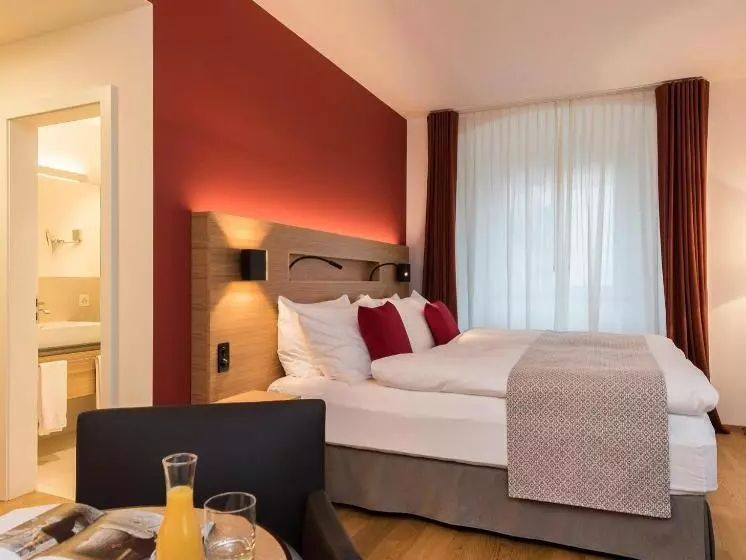 Komfort Zimmer, Fravi