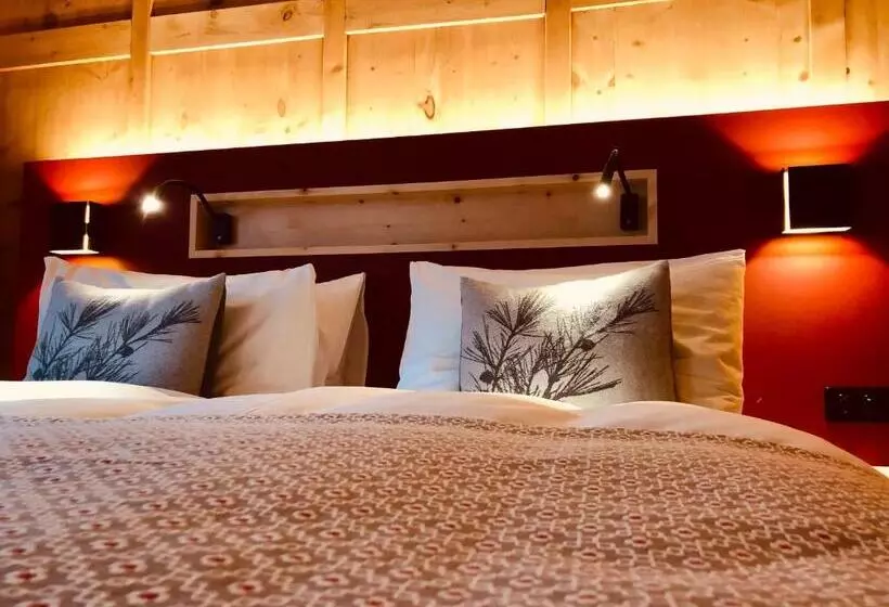 Junior Suite, Fravi