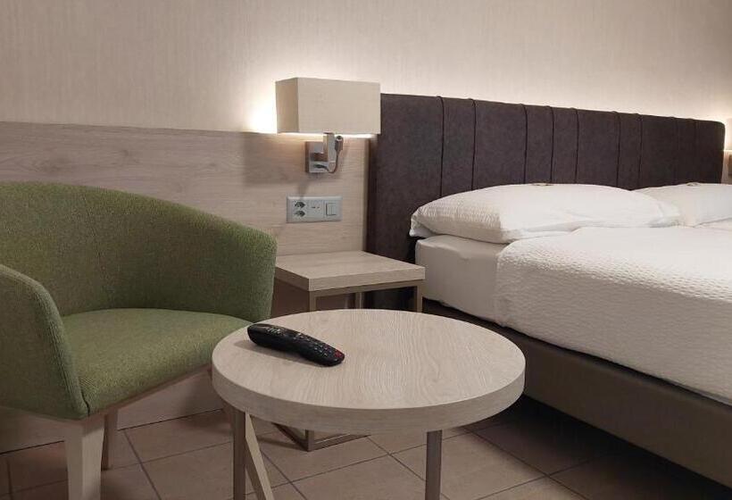 غرفة كمفورت مع بلكونة, Nessi Locarno