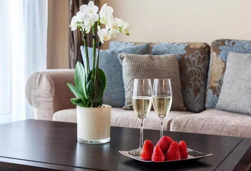 Suite with lake view, Suitenhotel Parco Paradiso