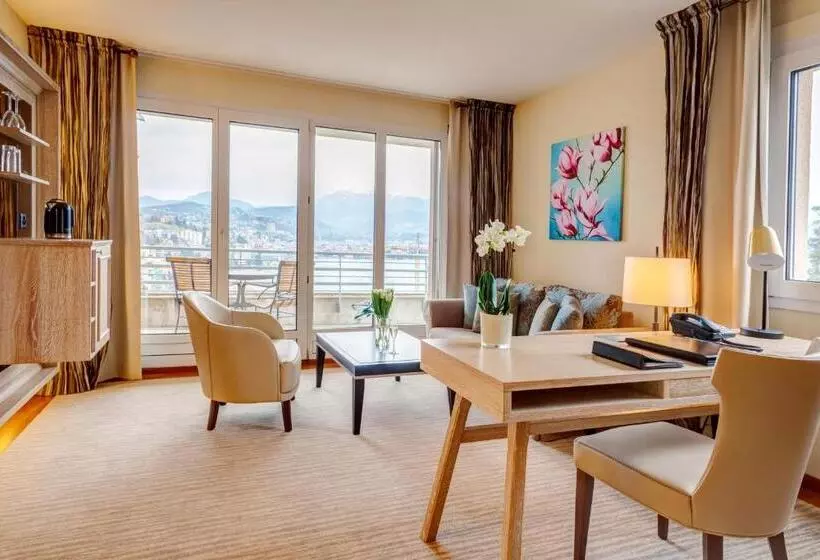 Suite with lake view, Suitenhotel Parco Paradiso
