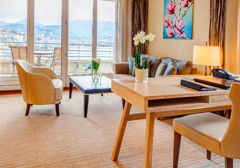 Suite with lake view, Suitenhotel Parco Paradiso