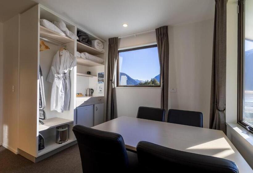 ビラホテル1ベッドルーム, The Bealey