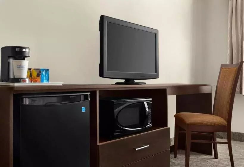 اتاق استاندارد با تخت بزرگ, Travelodge By Wyndham Timmins