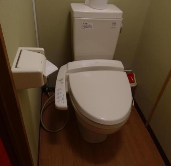 غرفة عائلية, Nogami Honkan