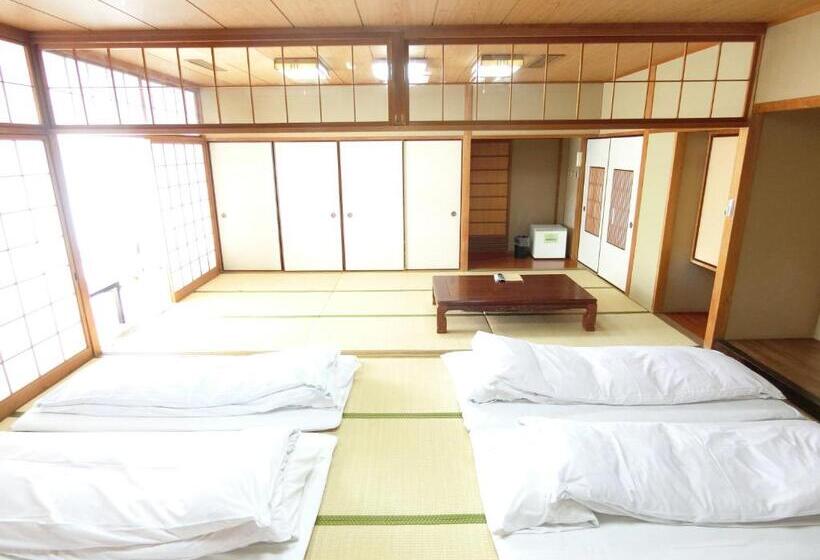 غرفة عائلية, Nogami Honkan