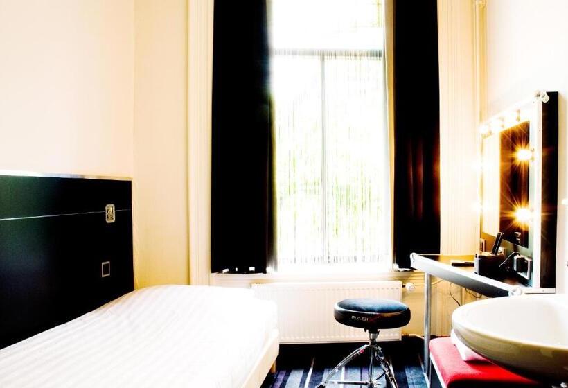 اتاق استاندارد یک نفره, Backstage