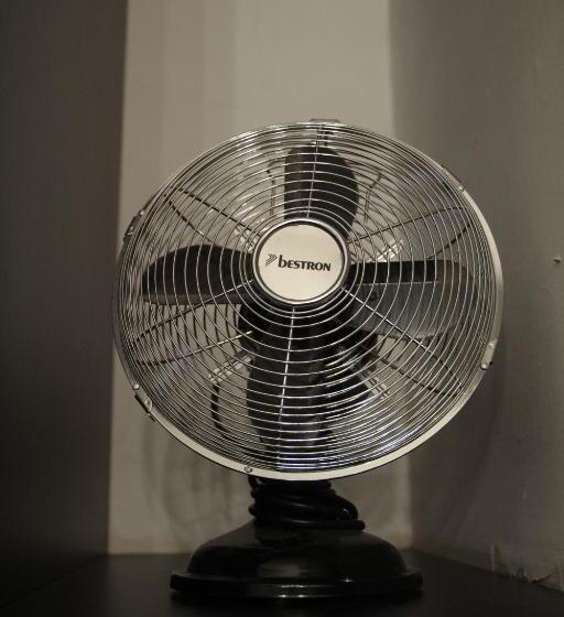 اتاق استاندارد یک نفره, Backstage