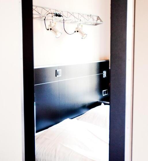 اتاق استاندارد, Backstage