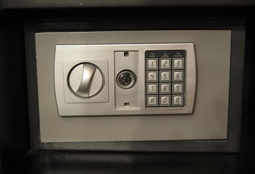 اتاق استاندارد, Backstage