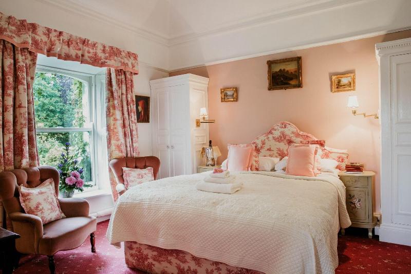 Номер Стандарт, Cashel House