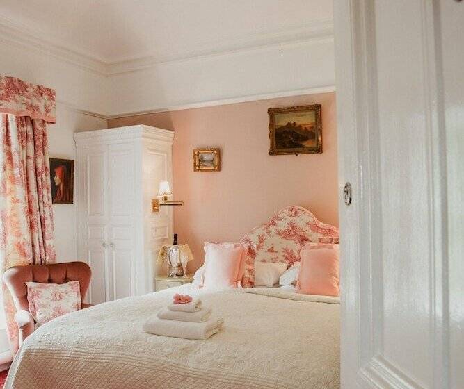 غرفة قياسية, Cashel House