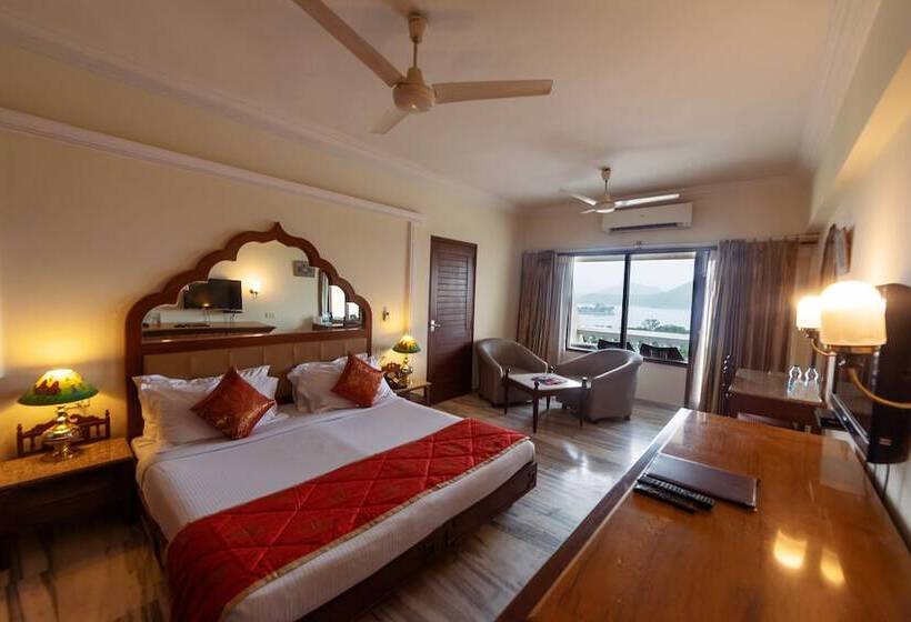 レイクビューデラックスルーム, Hilltop Palace