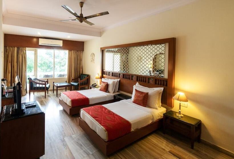 プールの見えるデラックスルーム, Hilltop Palace