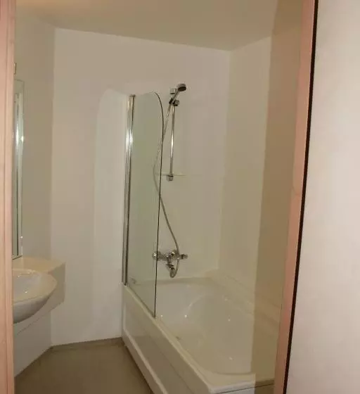 Standart Oda, Mitt Hotell & Apartments
