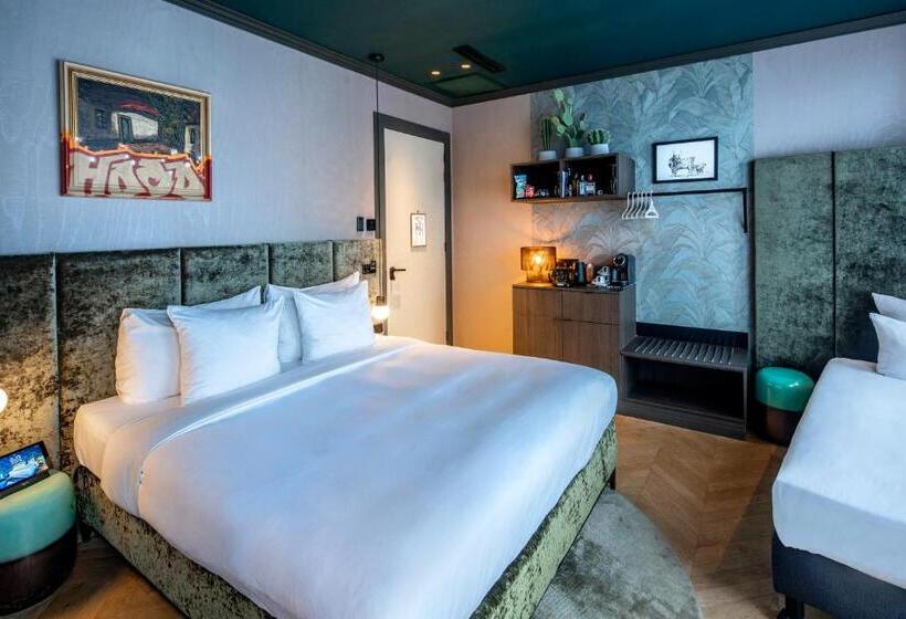 غرفة قياسية ثلاثية, The Highlander Amsterdam