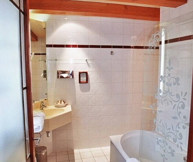 غرفة قياسية فردية, Beaucour