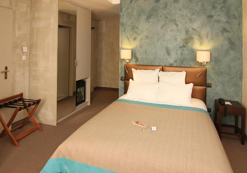 غرفة قياسية فردية, Beaucour