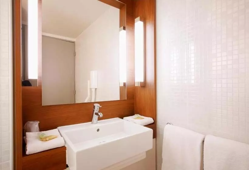 スーペリアの４人部屋, Campanile Toulouse Balma   Cité De L Espace