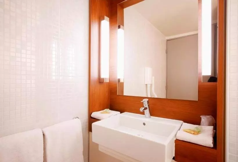 スーペリアの４人部屋, Campanile Toulouse Balma   Cité De L Espace