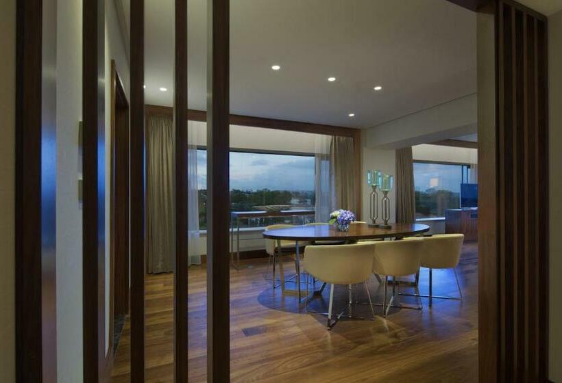 Deluxe Room, Conrad Istanbul Bosphorus