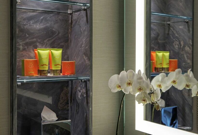 Deluxe Room, Conrad Istanbul Bosphorus