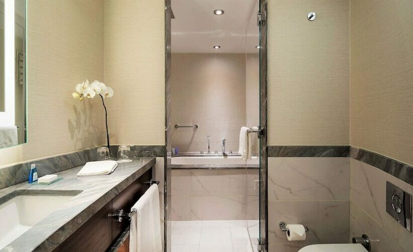 Deluxe Room, Conrad Istanbul Bosphorus