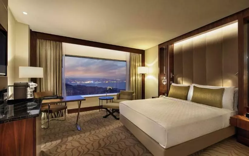 Executive Room King Size Bed, Conrad Istanbul Bosphorus
