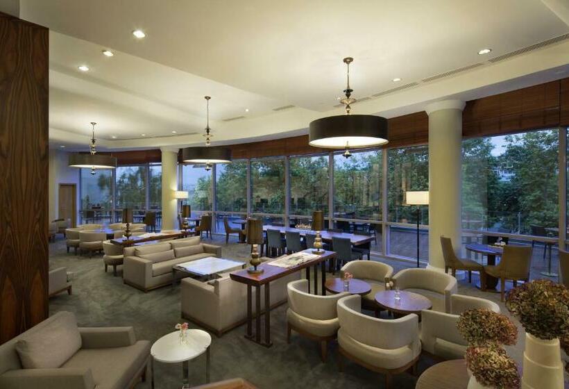 Executive Room King Size Bed, Conrad Istanbul Bosphorus