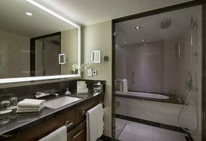 Executive Room Park View, Conrad Istanbul Bosphorus