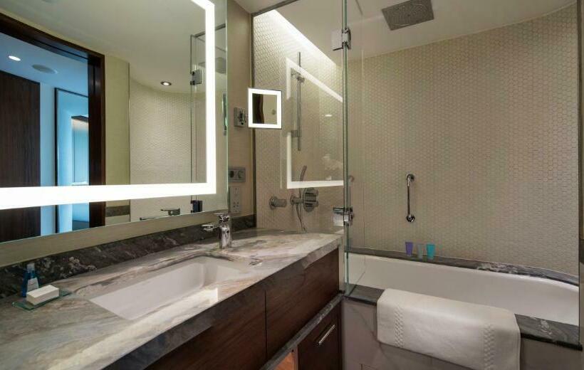 Deluxe Room King Size Bed, Conrad Istanbul Bosphorus