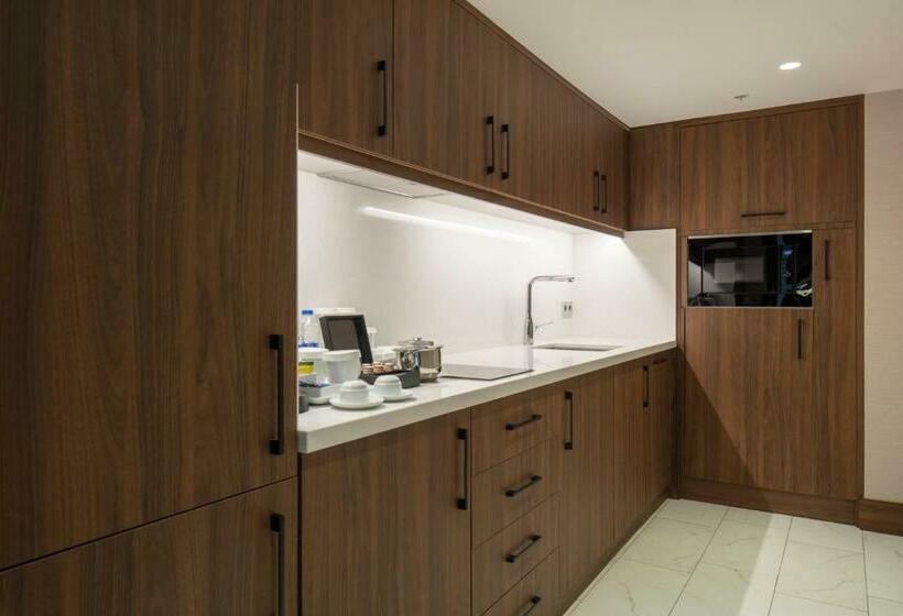Deluxe Suite, Conrad Istanbul Bosphorus