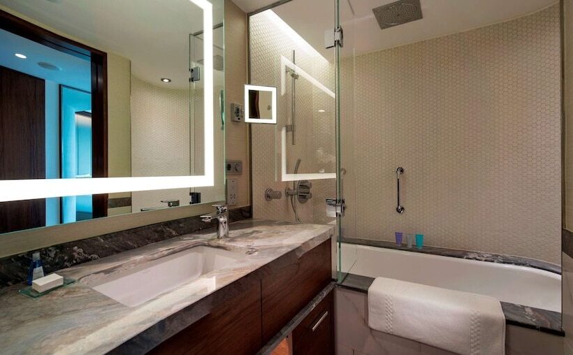 Deluxe Room, Conrad Istanbul Bosphorus