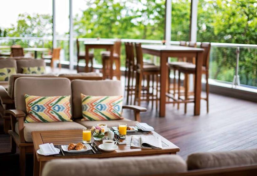 Deluxe Suite, Conrad Istanbul Bosphorus