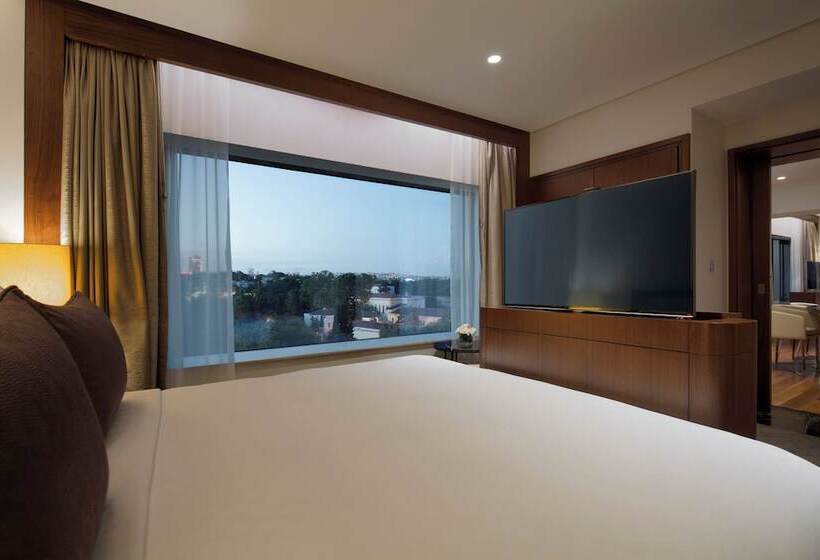 Deluxe Suite, Conrad Istanbul Bosphorus