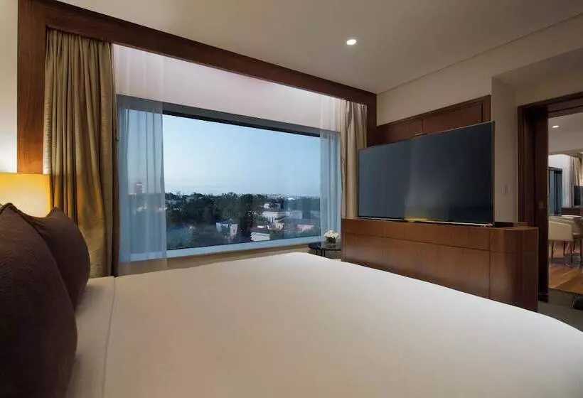 Deluxe Suite, Conrad Istanbul Bosphorus