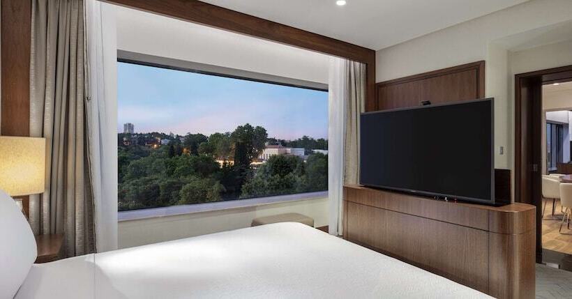 Deluxe Suite, Conrad Istanbul Bosphorus