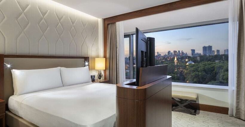 Deluxe Suite, Conrad Istanbul Bosphorus