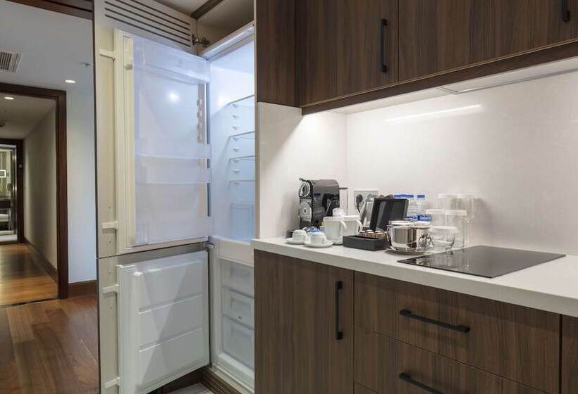 Deluxe Suite, Conrad Istanbul Bosphorus